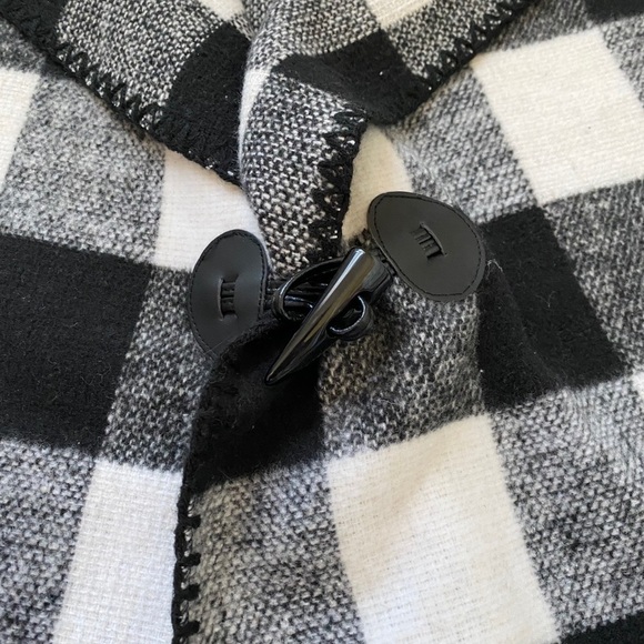 Mudpie Black and White Berkeley Blanket Vest - Picture 3 of 6